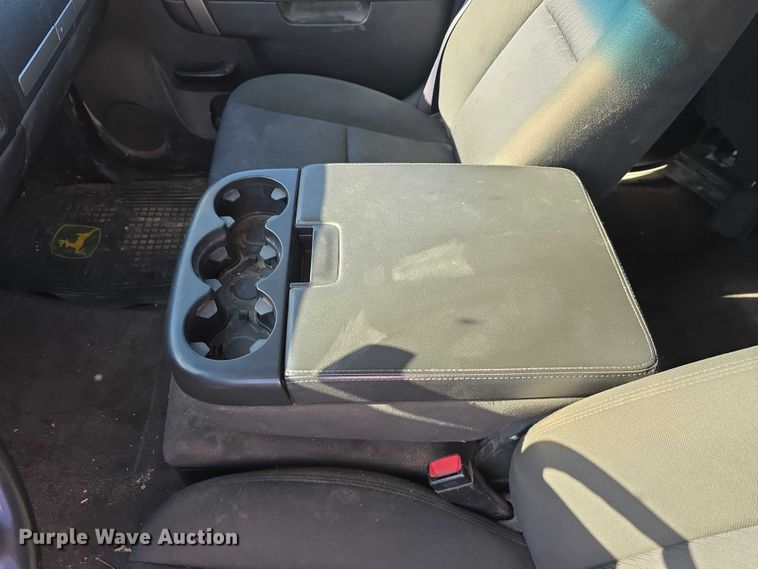 image for item DT6868 2011 Chevrolet Silverado 1500 Ext. Cab pickup truck