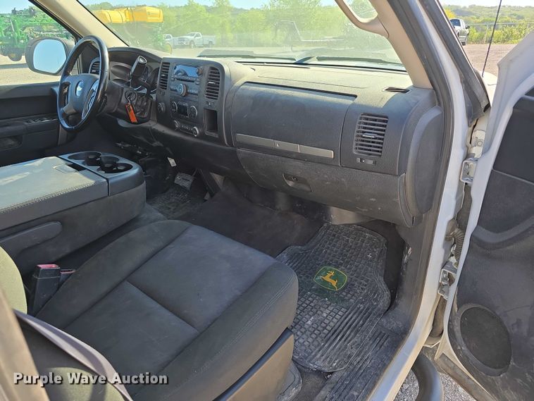 image for item DT6868 2011 Chevrolet Silverado 1500 Ext. Cab pickup truck