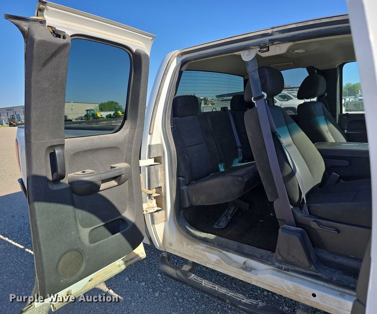 image for item DT6868 2011 Chevrolet Silverado 1500 Ext. Cab pickup truck