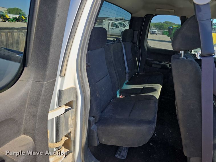 image for item DT6868 2011 Chevrolet Silverado 1500 Ext. Cab pickup truck