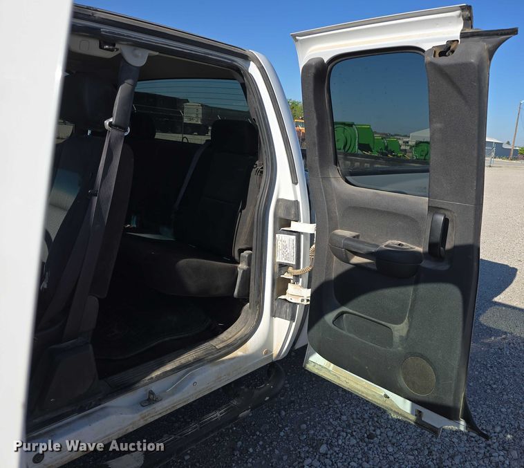 image for item DT6868 2011 Chevrolet Silverado 1500 Ext. Cab pickup truck