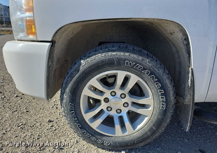 image for item DT6868 2011 Chevrolet Silverado 1500 Ext. Cab pickup truck