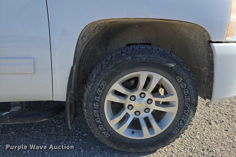 image for item DT6868 2011 Chevrolet Silverado 1500 Ext. Cab pickup truck