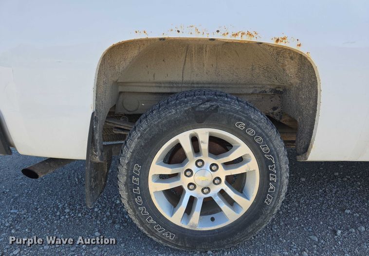 image for item DT6868 2011 Chevrolet Silverado 1500 Ext. Cab pickup truck