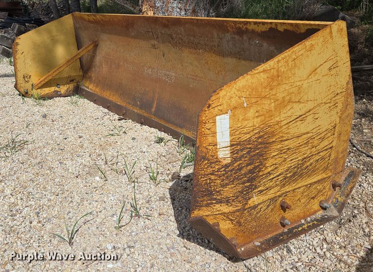 image for item DT7183 Skid steer snow pusher