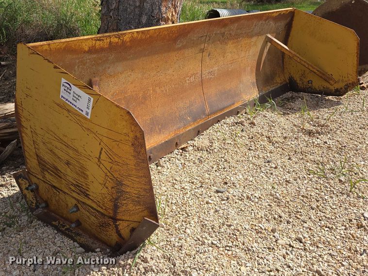 image for item DT7183 Skid steer snow pusher