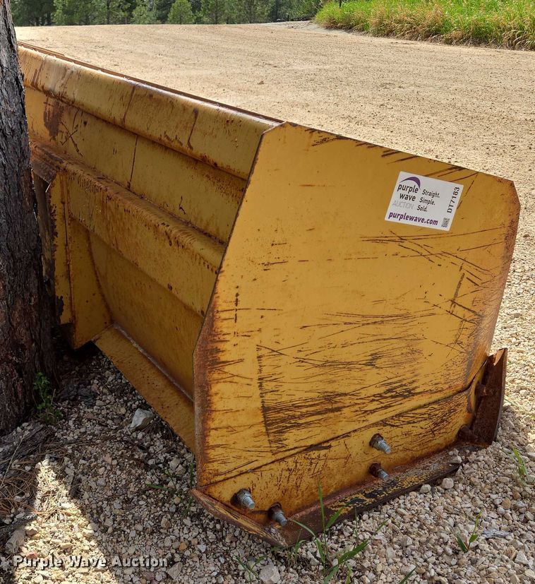 image for item DT7183 Skid steer snow pusher