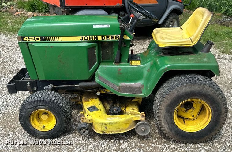 image for item DU9047 1987 John Deere 420 lawn mower