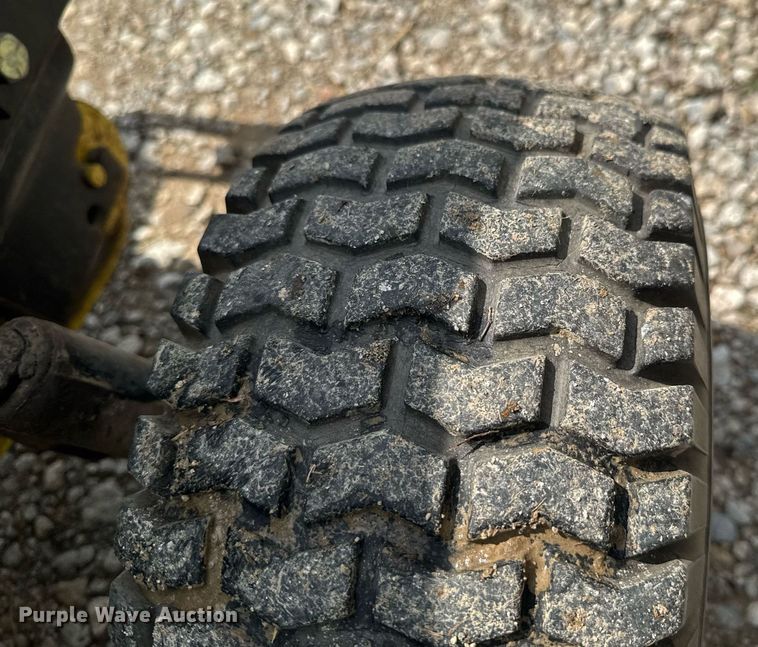 image for item DU9047 1987 John Deere 420 lawn mower