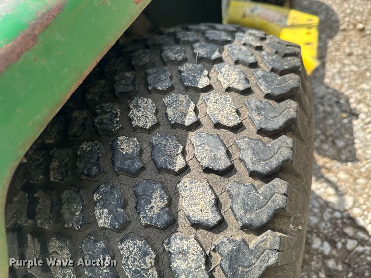 image for item DU9047 1987 John Deere 420 lawn mower