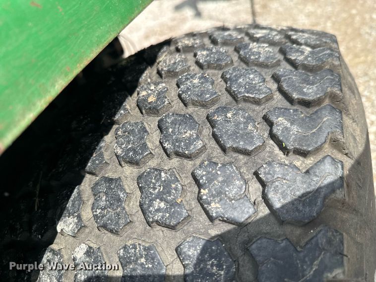 image for item DU9047 1987 John Deere 420 lawn mower