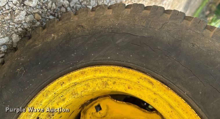 image for item DU9047 1987 John Deere 420 lawn mower