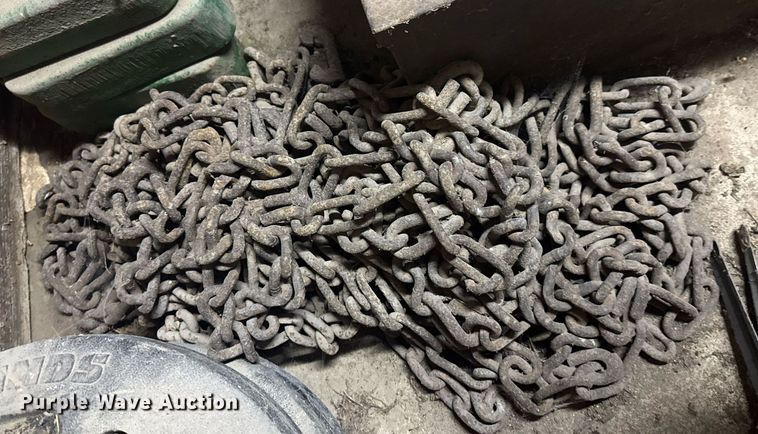 image for item DU9047 1987 John Deere 420 lawn mower