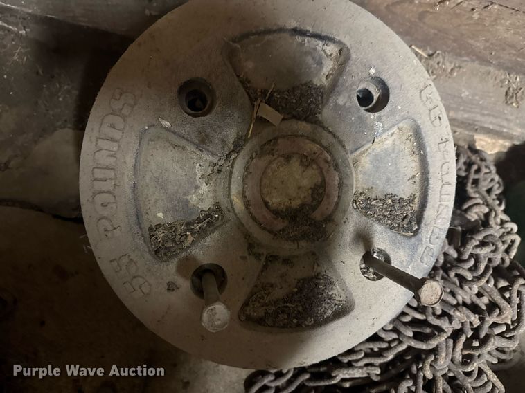 image for item DU9047 1987 John Deere 420 lawn mower