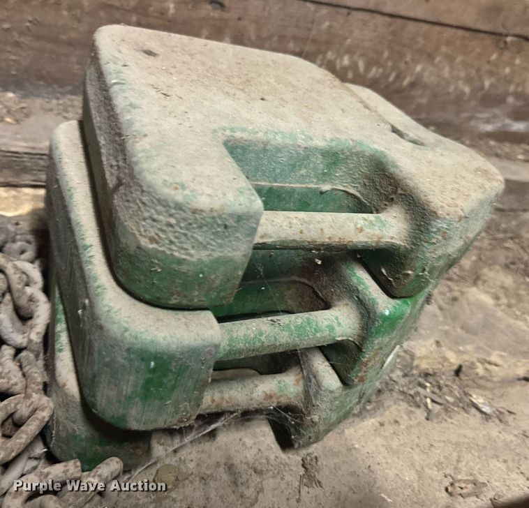 image for item DU9047 1987 John Deere 420 lawn mower