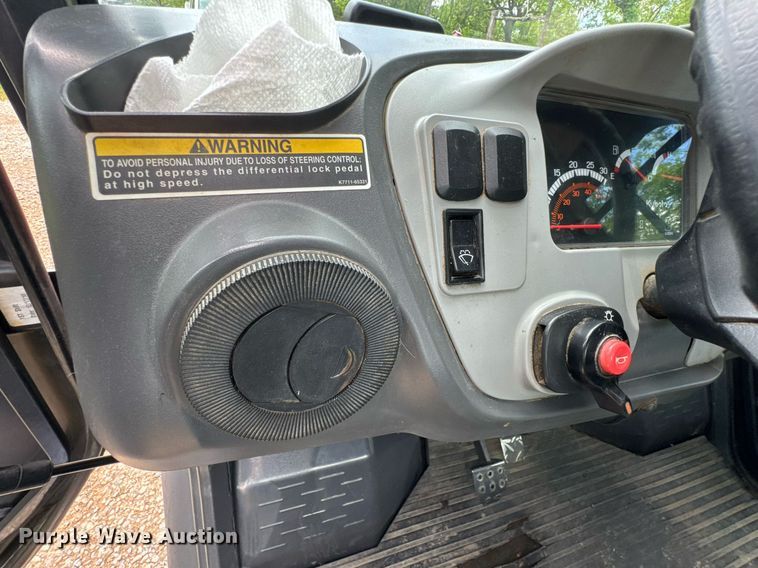 image for item DU9049 2011 Kubota RTV1100 utility vehicle