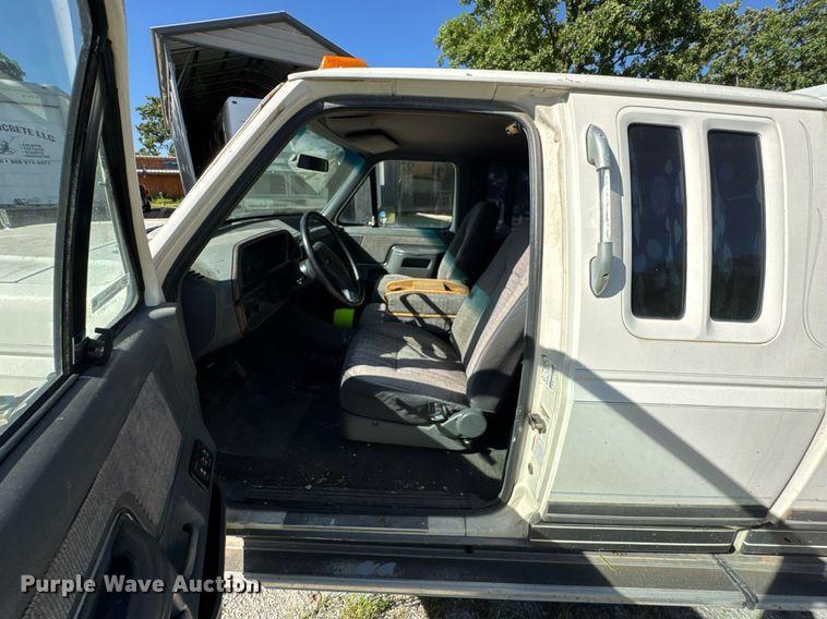 image for item DU9144 1990 Ford F250 XLT Lariat SuperCab pickup truck