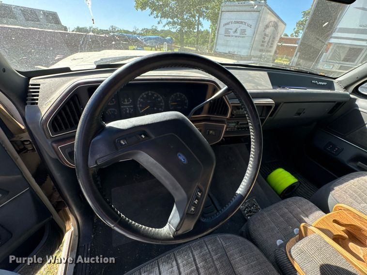 image for item DU9144 1990 Ford F250 XLT Lariat SuperCab pickup truck