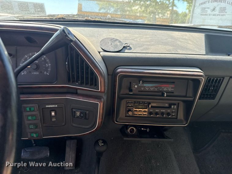 image for item DU9144 1990 Ford F250 XLT Lariat SuperCab pickup truck