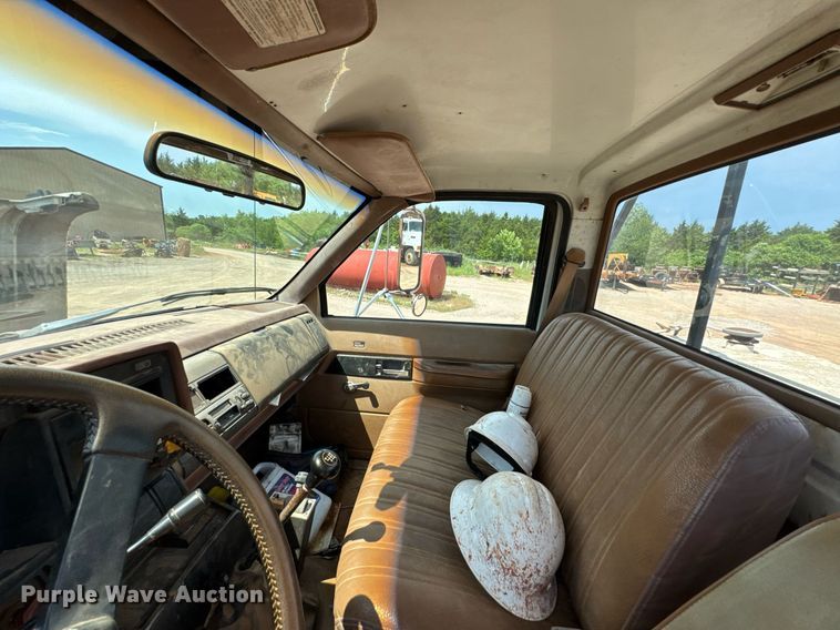 image for item DU9740 1992 GMC C7 flatbed truck