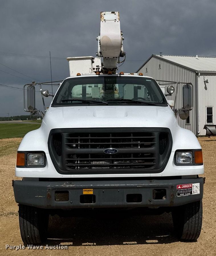 image for item DV2650 2000 Ford F650 Super Duty bucket truck
