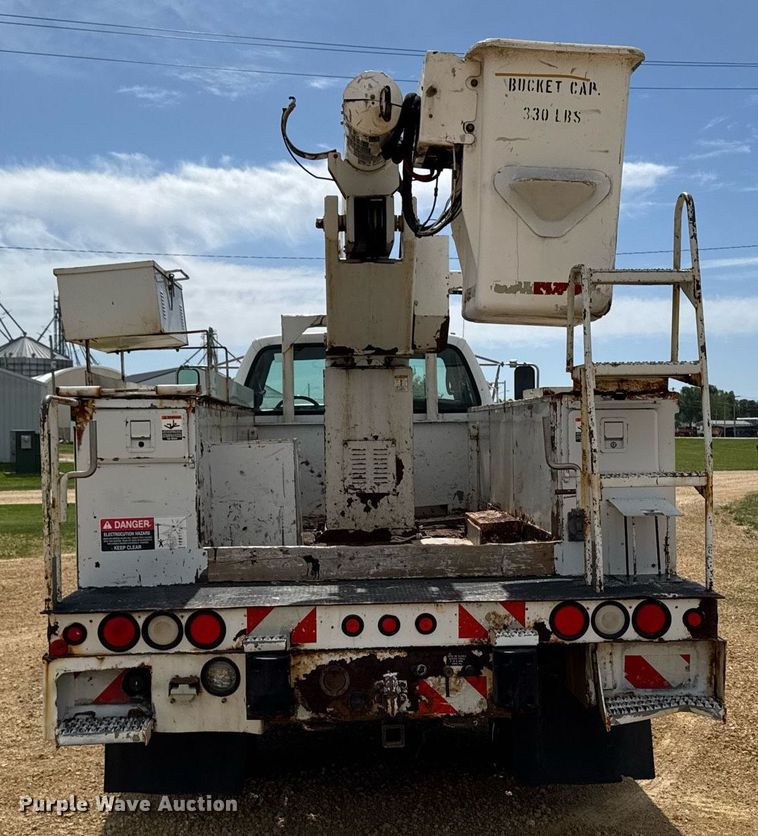 image for item DV2650 2000 Ford F650 Super Duty bucket truck