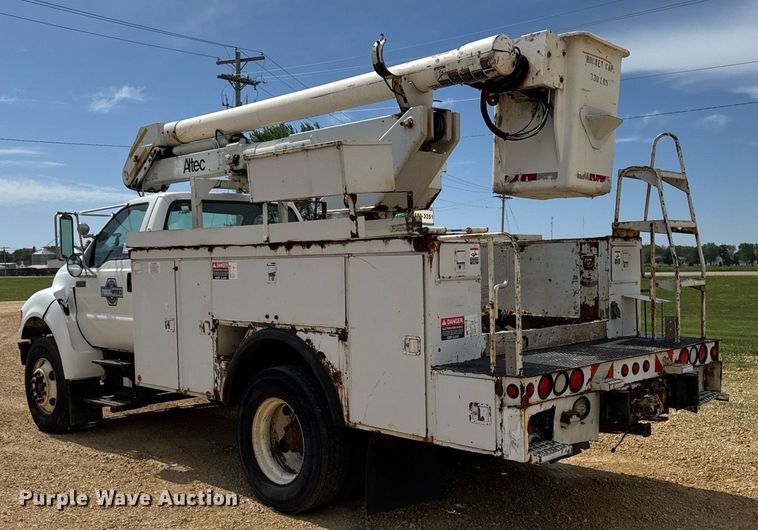 image for item DV2650 2000 Ford F650 Super Duty bucket truck