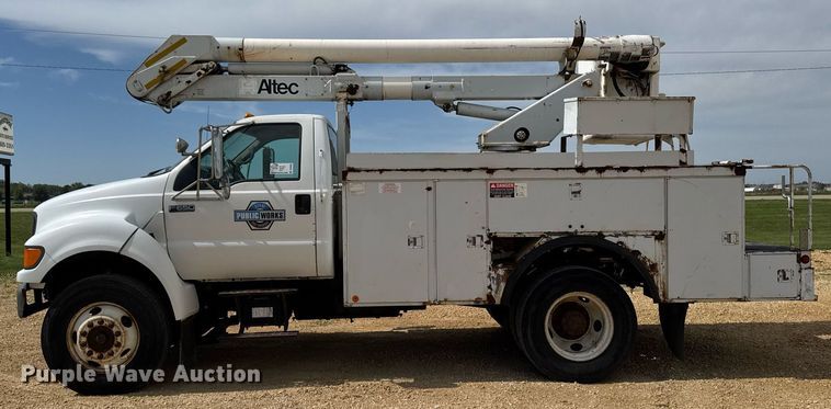 image for item DV2650 2000 Ford F650 Super Duty bucket truck