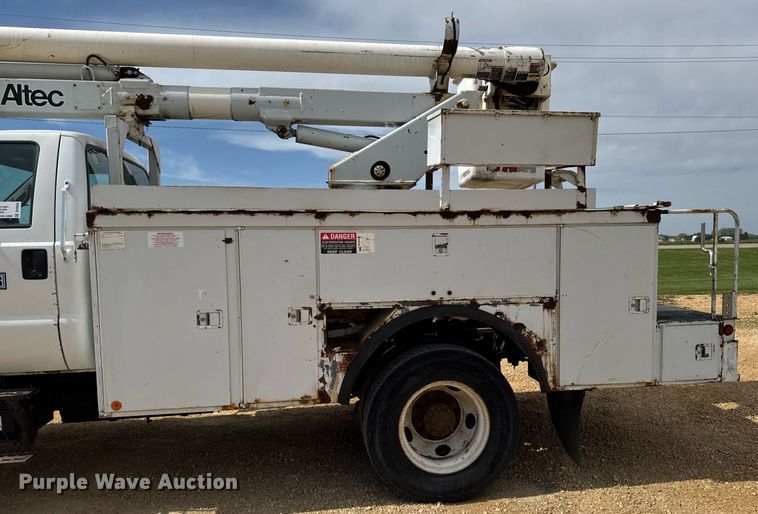 image for item DV2650 2000 Ford F650 Super Duty bucket truck