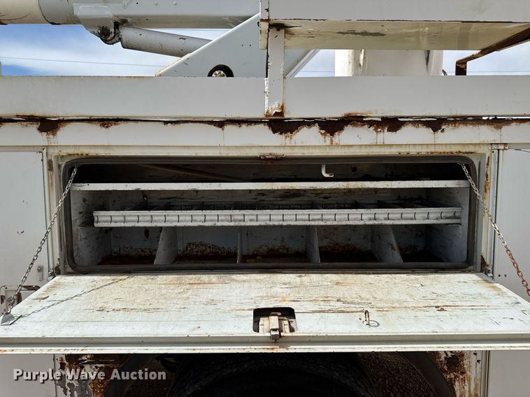 image for item DV2650 2000 Ford F650 Super Duty bucket truck