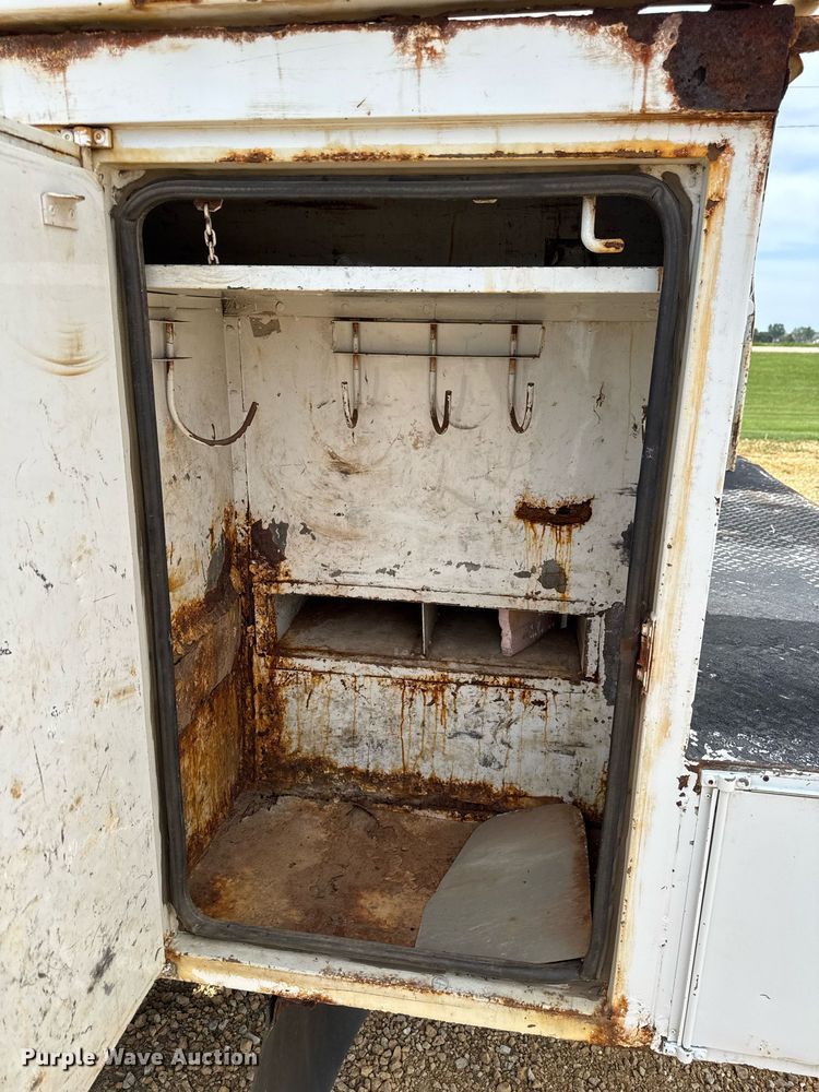 image for item DV2650 2000 Ford F650 Super Duty bucket truck