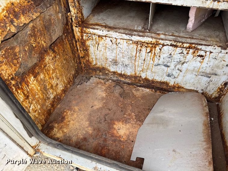 image for item DV2650 2000 Ford F650 Super Duty bucket truck