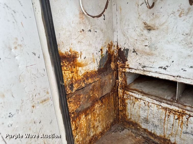 image for item DV2650 2000 Ford F650 Super Duty bucket truck