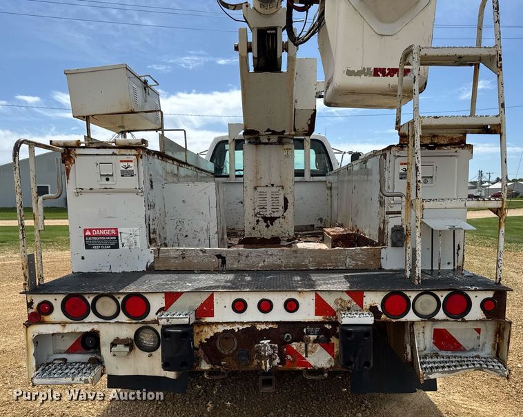 image for item DV2650 2000 Ford F650 Super Duty bucket truck