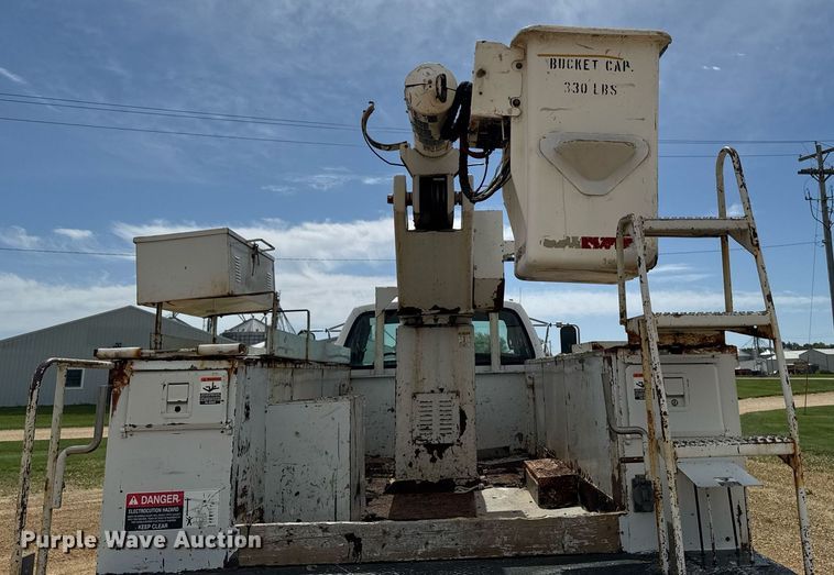 image for item DV2650 2000 Ford F650 Super Duty bucket truck