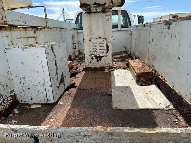image for item DV2650 2000 Ford F650 Super Duty bucket truck