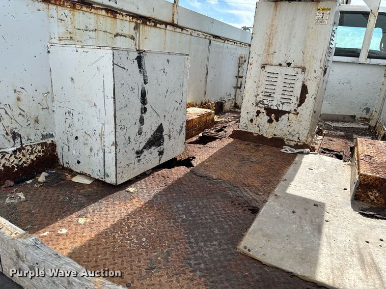 image for item DV2650 2000 Ford F650 Super Duty bucket truck