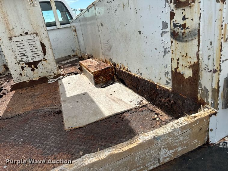 image for item DV2650 2000 Ford F650 Super Duty bucket truck