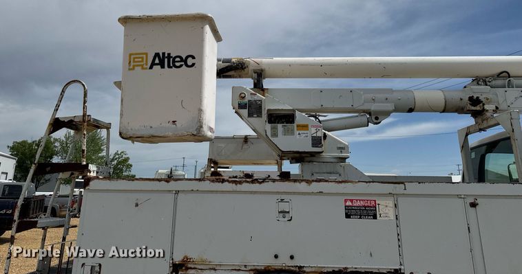 image for item DV2650 2000 Ford F650 Super Duty bucket truck