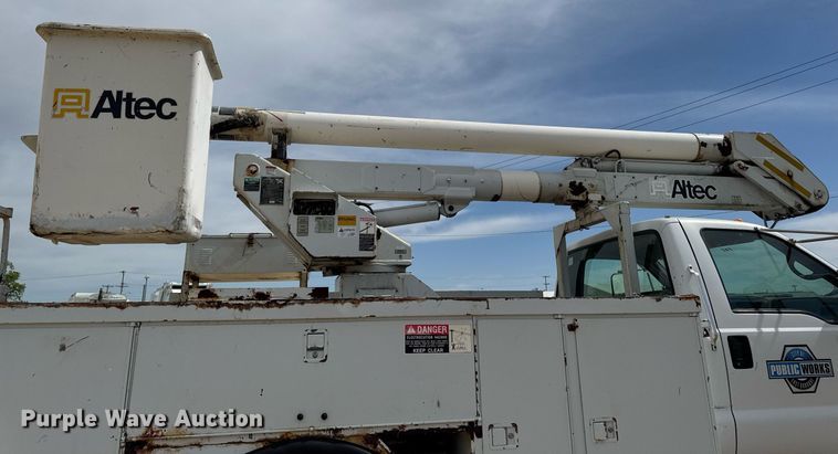 image for item DV2650 2000 Ford F650 Super Duty bucket truck