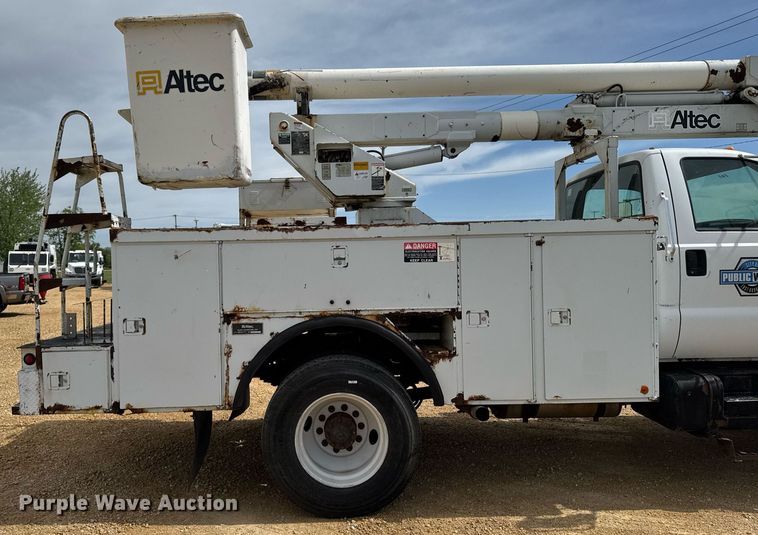 image for item DV2650 2000 Ford F650 Super Duty bucket truck