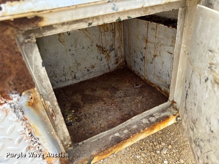 image for item DV2650 2000 Ford F650 Super Duty bucket truck