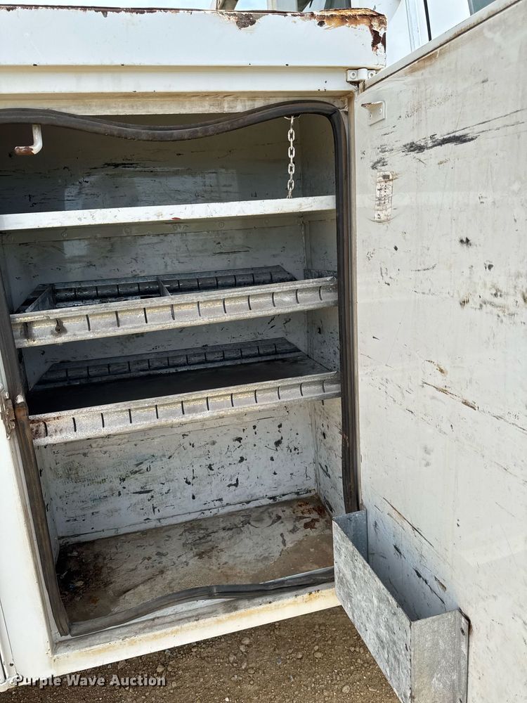 image for item DV2650 2000 Ford F650 Super Duty bucket truck