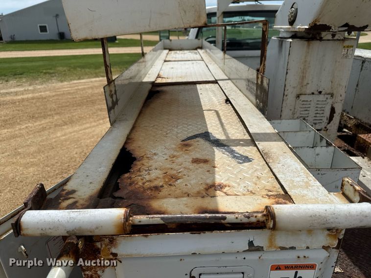 image for item DV2650 2000 Ford F650 Super Duty bucket truck