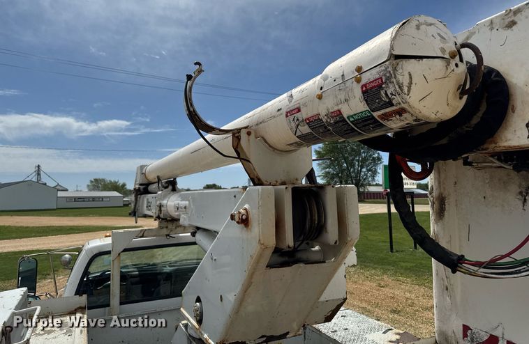 image for item DV2650 2000 Ford F650 Super Duty bucket truck