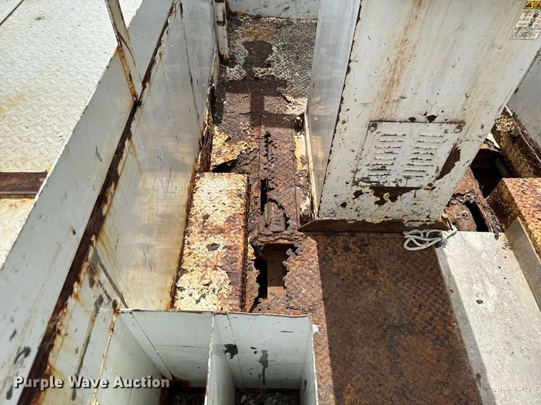 image for item DV2650 2000 Ford F650 Super Duty bucket truck