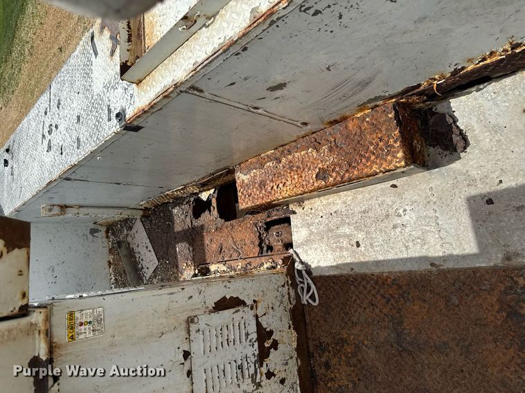 image for item DV2650 2000 Ford F650 Super Duty bucket truck