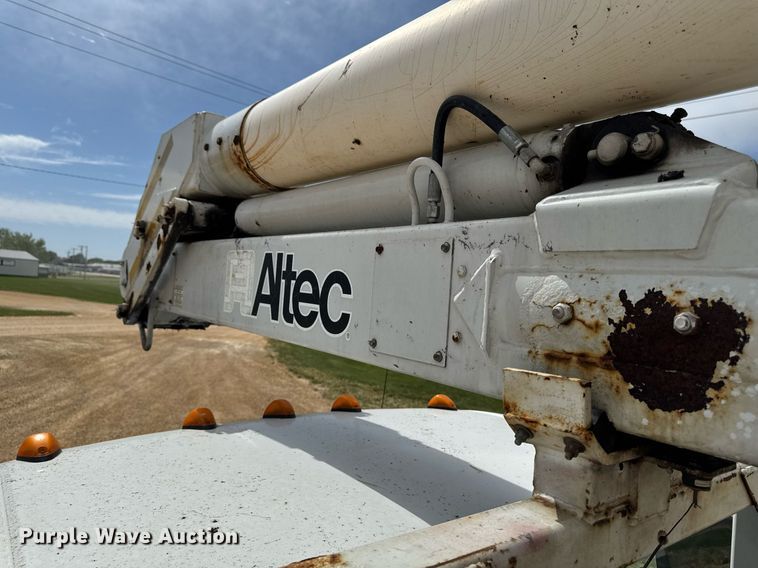 image for item DV2650 2000 Ford F650 Super Duty bucket truck