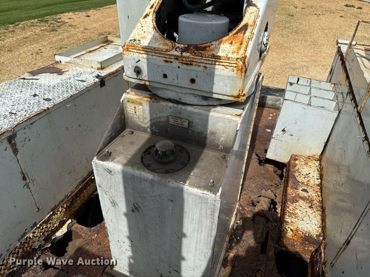 image for item DV2650 2000 Ford F650 Super Duty bucket truck