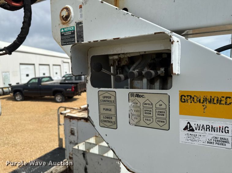 image for item DV2650 2000 Ford F650 Super Duty bucket truck